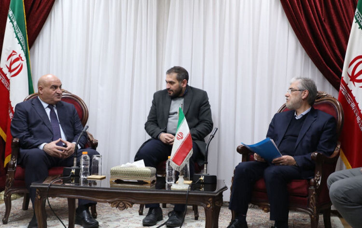 وزير العلوم والبحوث والتكنولوجيا الإيراني حسين سيمائي صراف ووكيل وزير التعليم العالي العراقي حيدر عبد ضهد