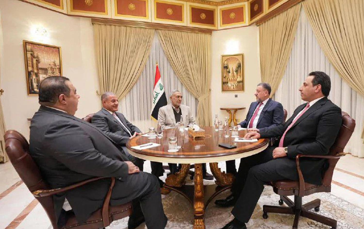 اجتماع سياسيون سنة بحضور رئيس البرلمان محمود المشهداني