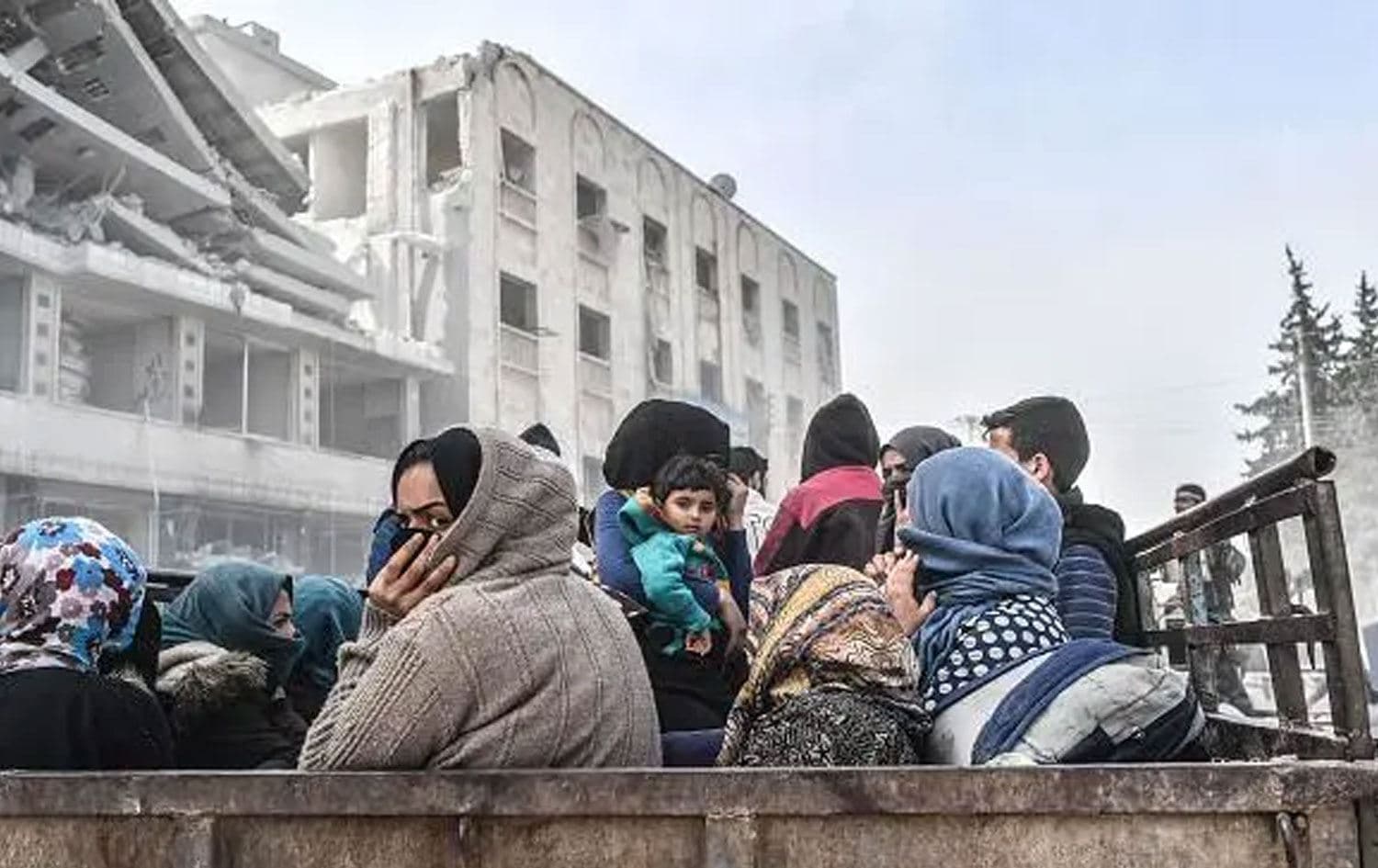 صورة أرشيفية لنازحين من عفرين