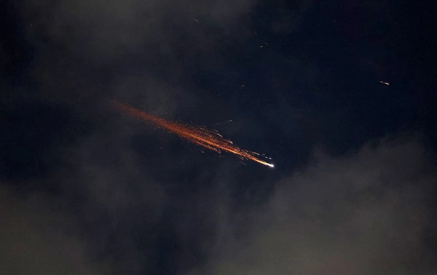 صاروخ جرى إطلاقه من ايران باتجاه اسرائيل