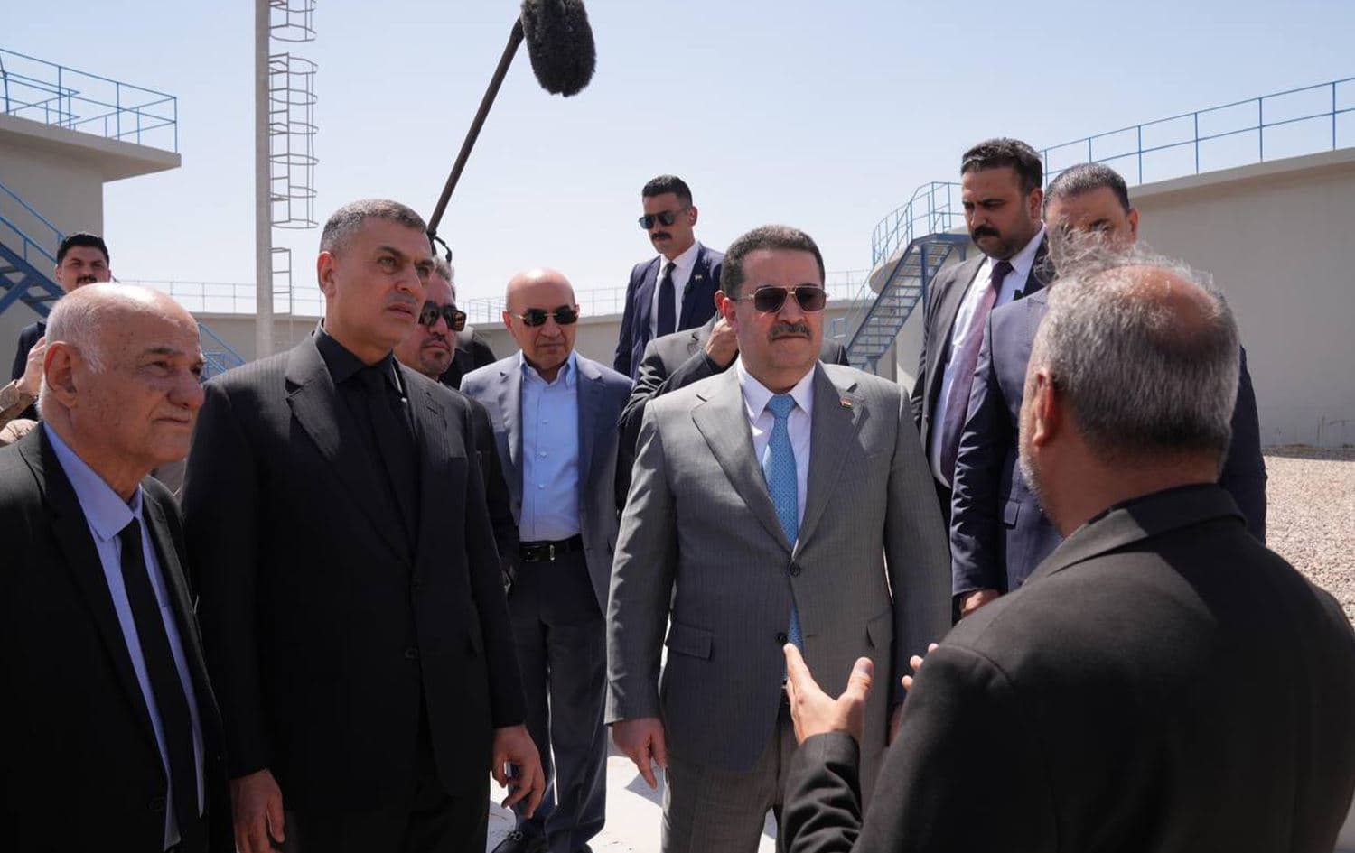 رئيس الوزراء محمد شياع السوداني خلال زيارته الى البصرة
