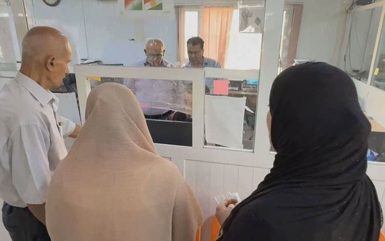 مراجعون من ذوي الشهداء وضحايا الأنفال