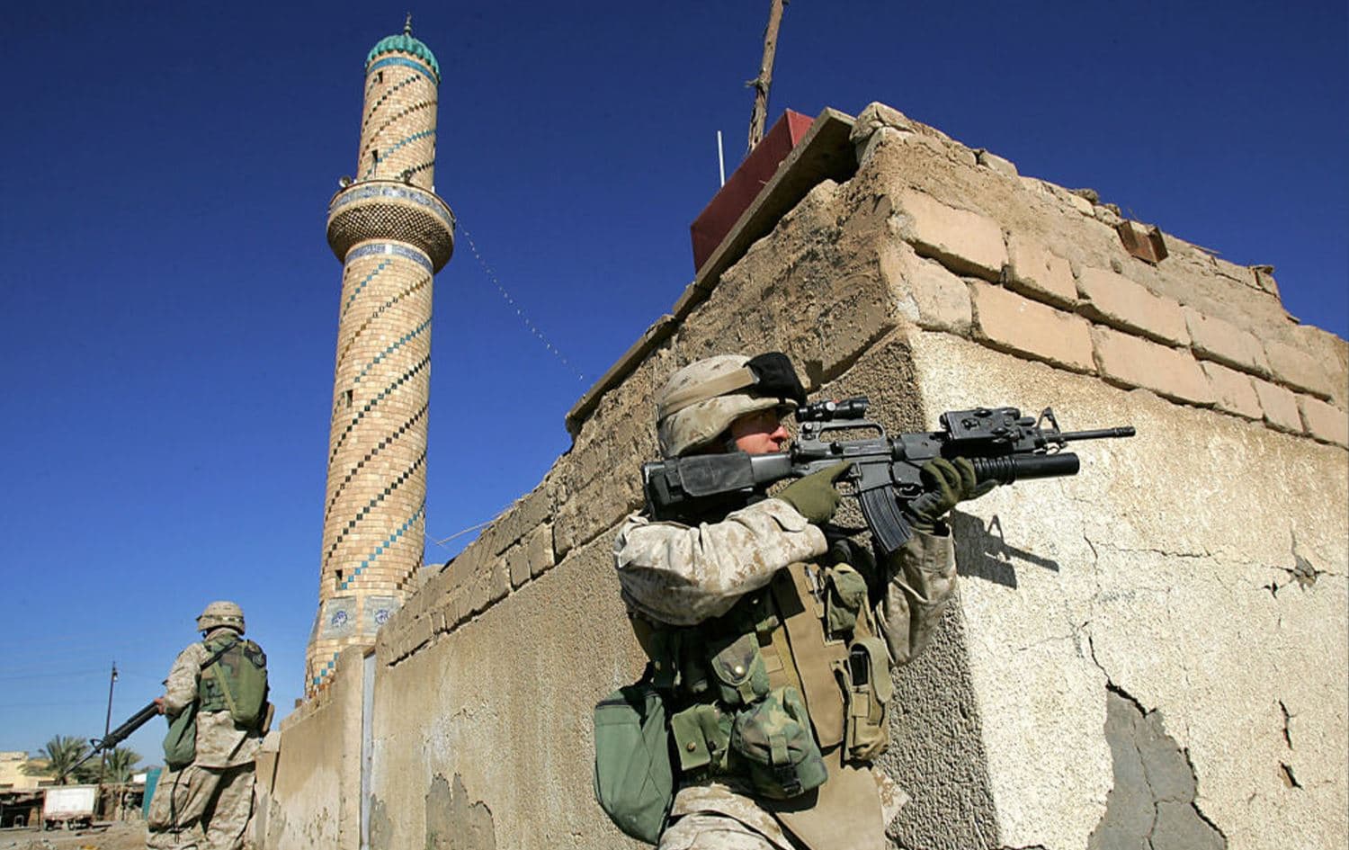 عنصران من مشاة البحرية في اليوسفية ئهل 2004-AFP