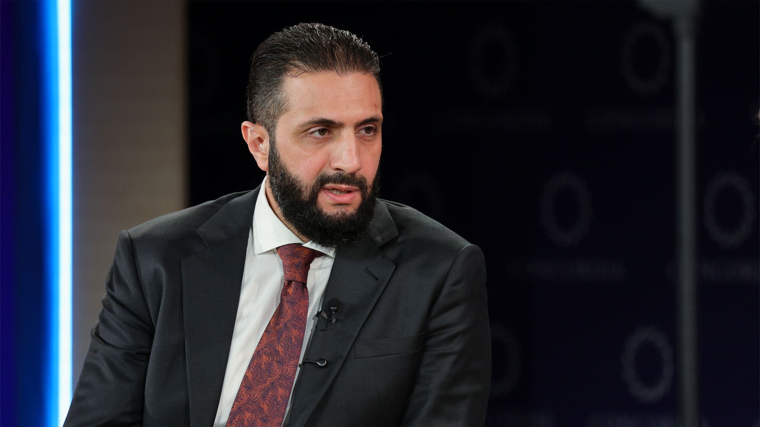 الشرع خلال إجراء الحوار
