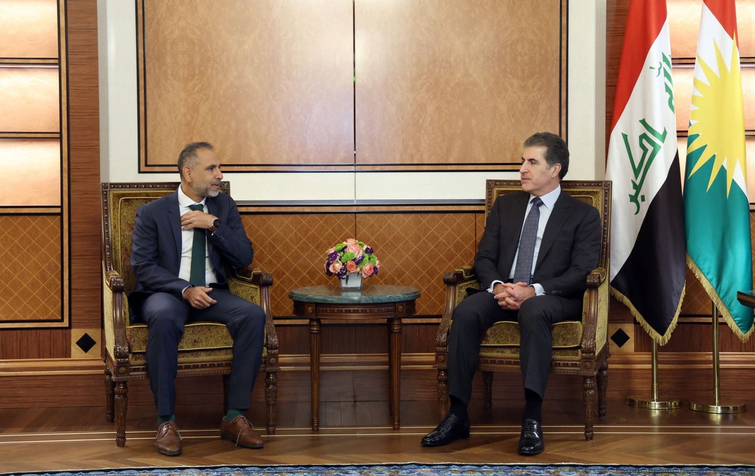 نيجيرفان بارزاني رئيس إقليم كوردستان وعرفان صديق سفير بريطانيا لدى العراق