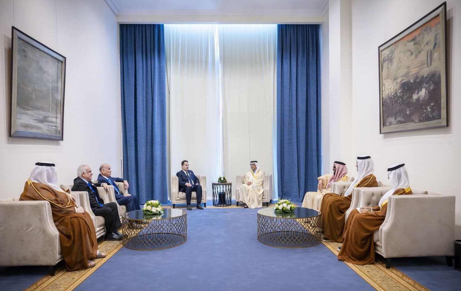 اجتماع رئيس مجلس الوزراء العراقي محمد شياع السوداني مع نائب رئيس دولة الإمارات منصور بن زايد آل نهيان