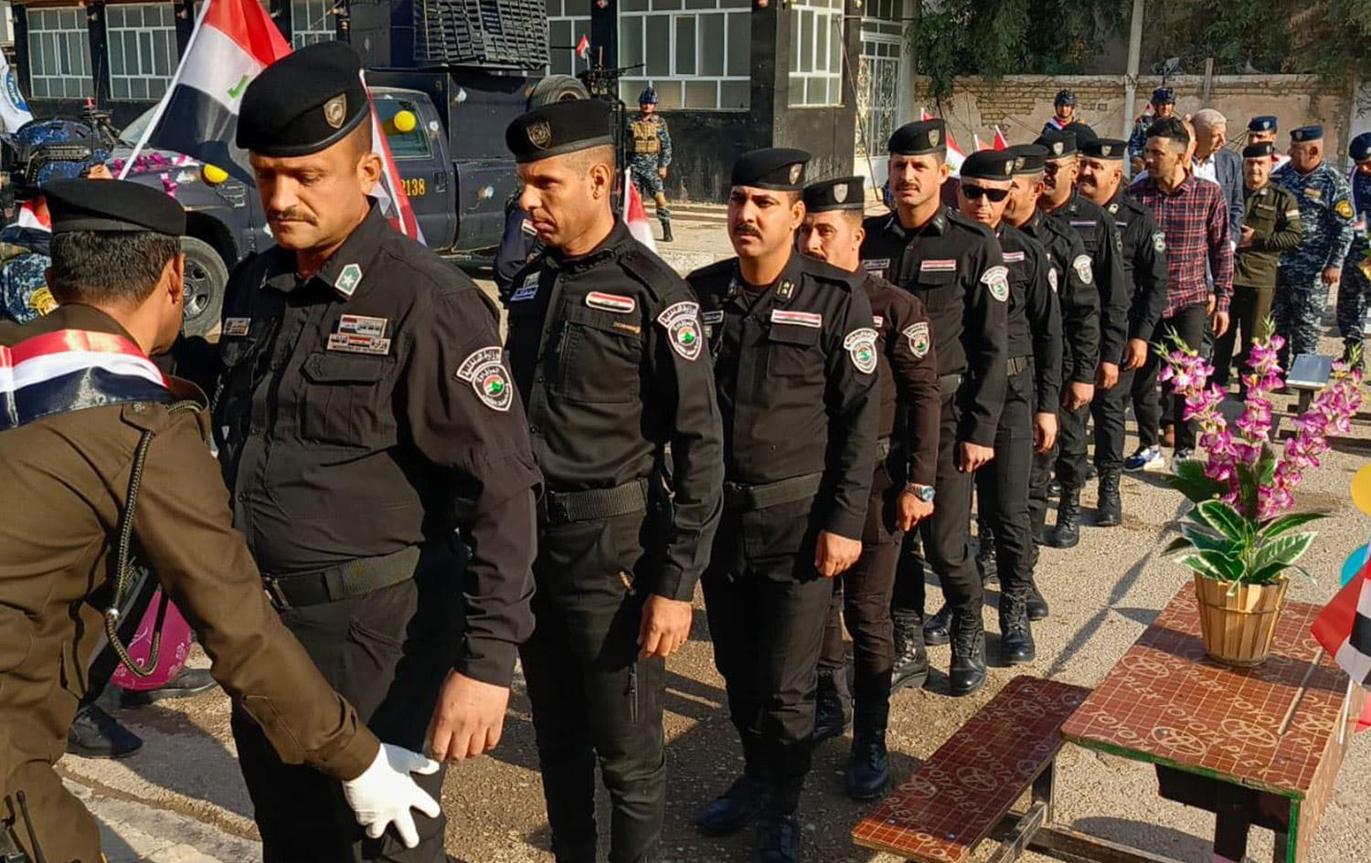 عناصر من شرطة ديالى أثناء الإداء بأصواتهم-شرطة ديالى
