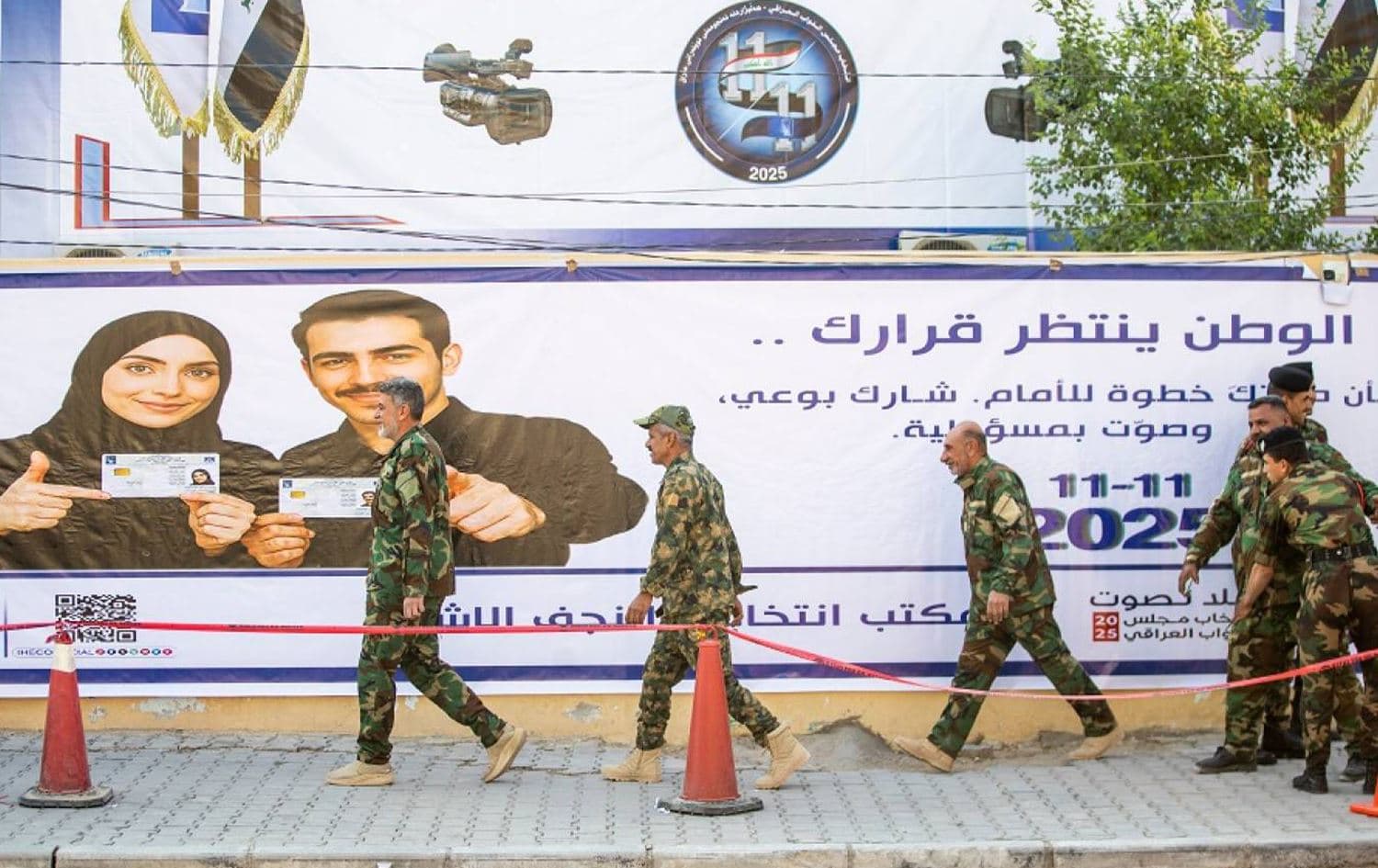 منتسبون بالقوات الامنية يدلون بصوتهم في الانتخابات العراقية