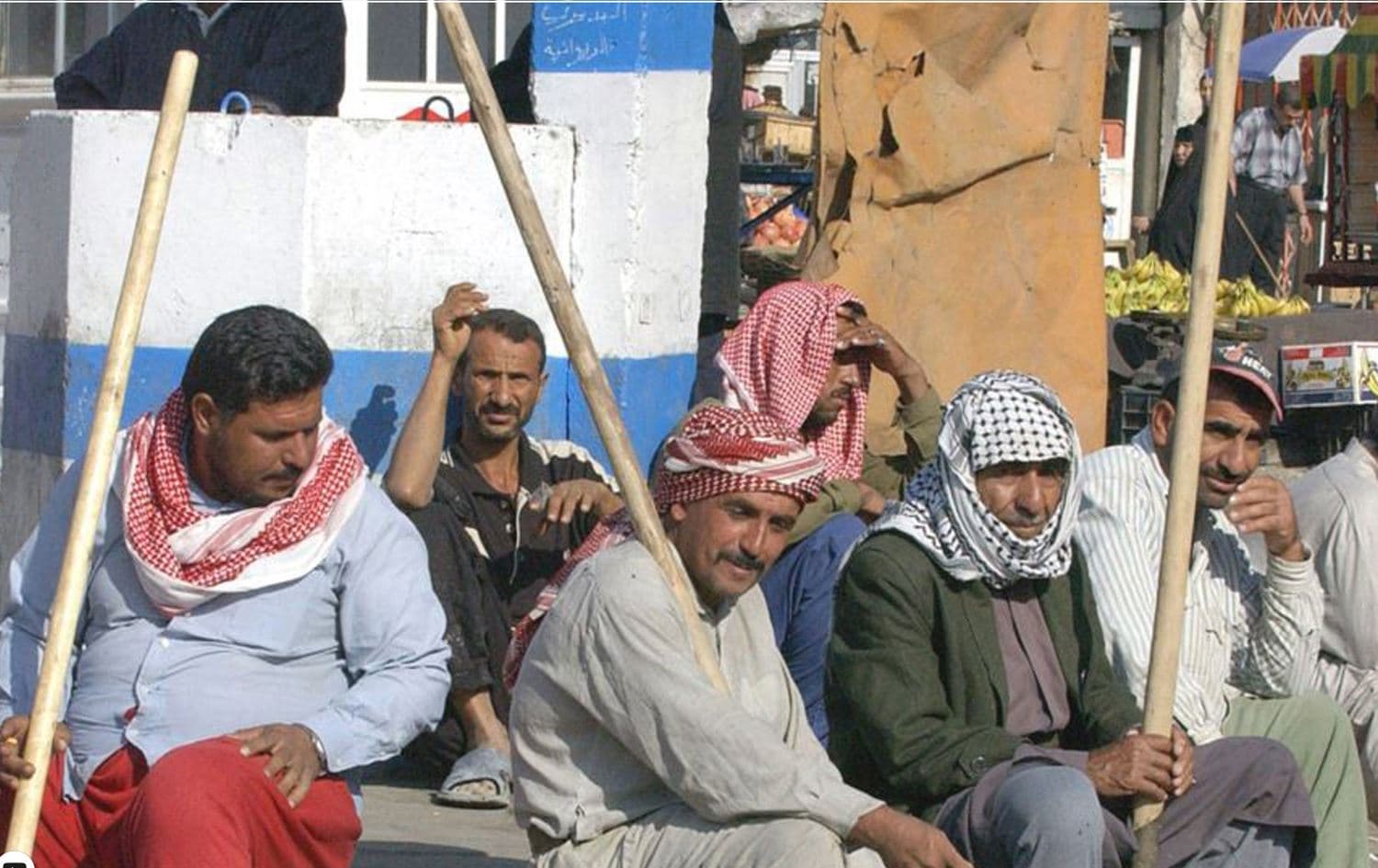 عراقيون عاطلون عن العمل