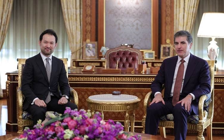رئيس إقليم كوردستان نيجيرفان بارزاني ومدير شؤون الشرق الأوسط بوزارة الخارجية اليابانية ماساميتشي سوغايا