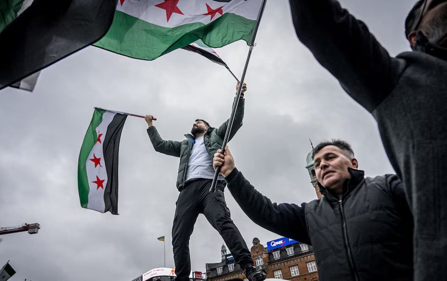 احتفالات في سوريا بسقوط الأسد