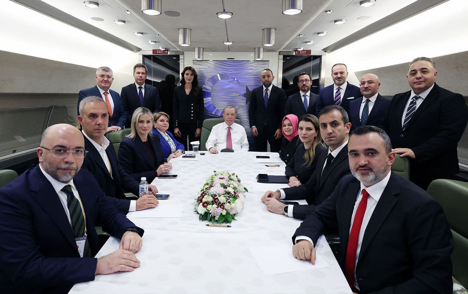 الرئيس التركي رجب طيب أردوغان على متن الطائرة يجيب عن أسئلة الصحفيين