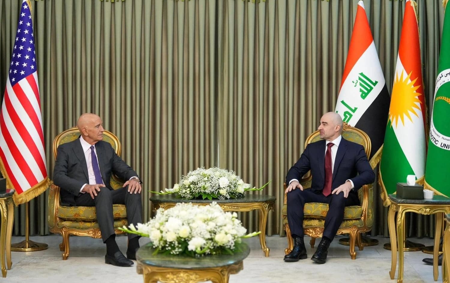 رئيس الاتحاد الوطني الكوردستاني بافل جلال طالباني وتوم باراك المبعوث الخاص للرئيس الأميركي دونالد ترامب لشؤون سوريا