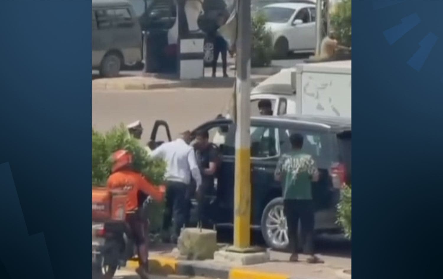 الشجار بين شرطي المرور والسائق